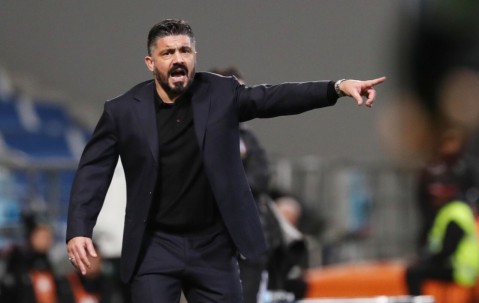 开云官网-赛地聚焦：意大利杯赛前热度飙升，瓦伦西亚官宣签约，更衣室稳定，更衣室氛围转暖的简单介绍